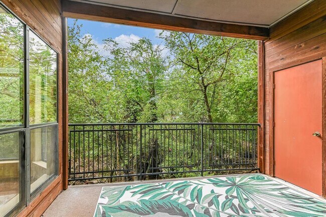 Building Photo - 4711 Spicewood Springs Rd