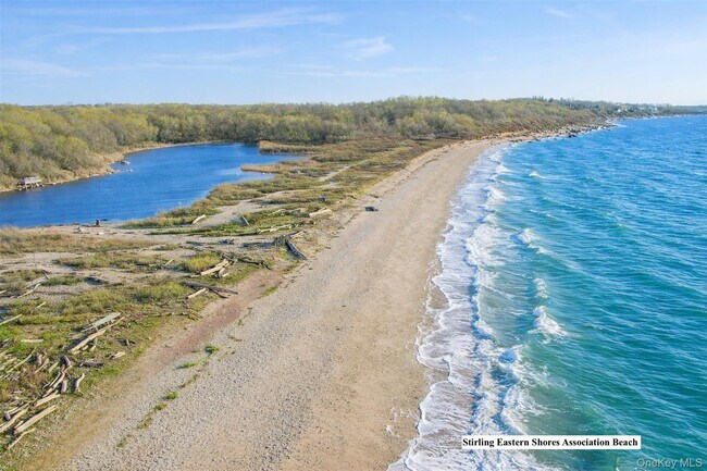 Building Photo - 695 Sound Dr