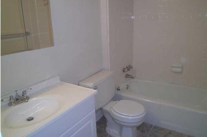 Building Photo - 402 Marshall Ct