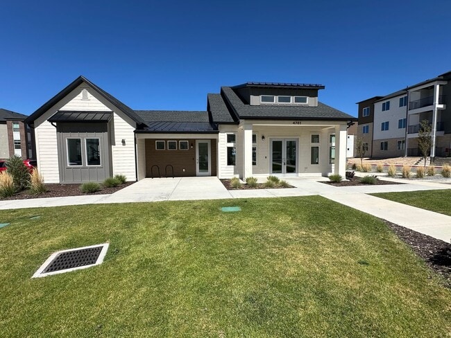 Building Photo - 5228 Acacia Dr