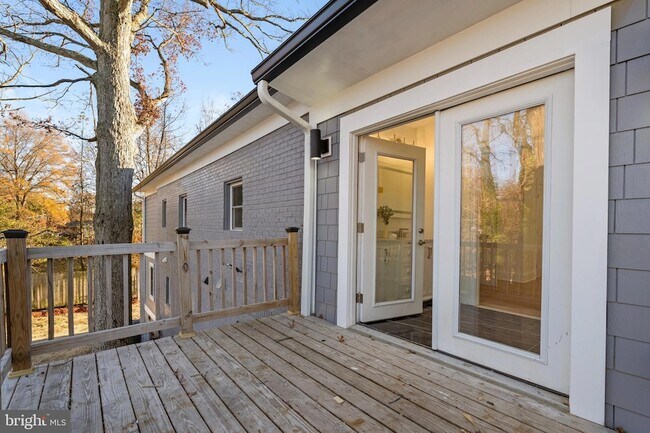Building Photo - 6218 Suitland Rd