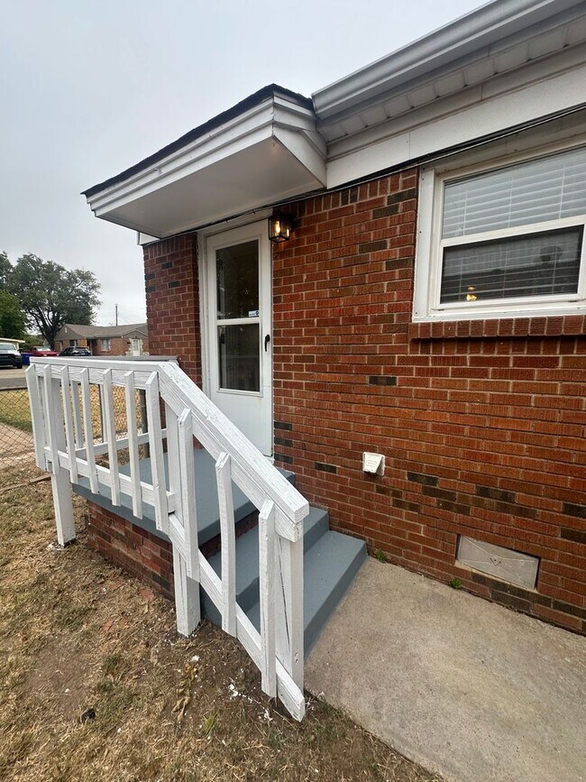 Building Photo - 332 Babb Dr