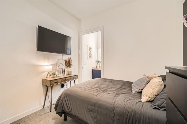 Building Photo - 2601 Francisco St