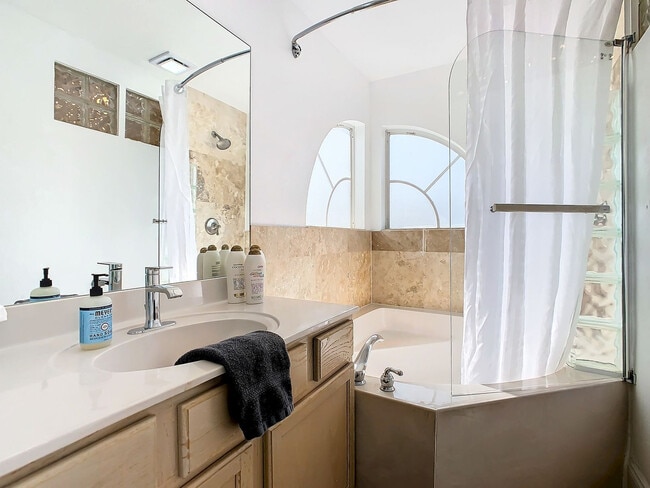 Building Photo - 1145 Troon Cir