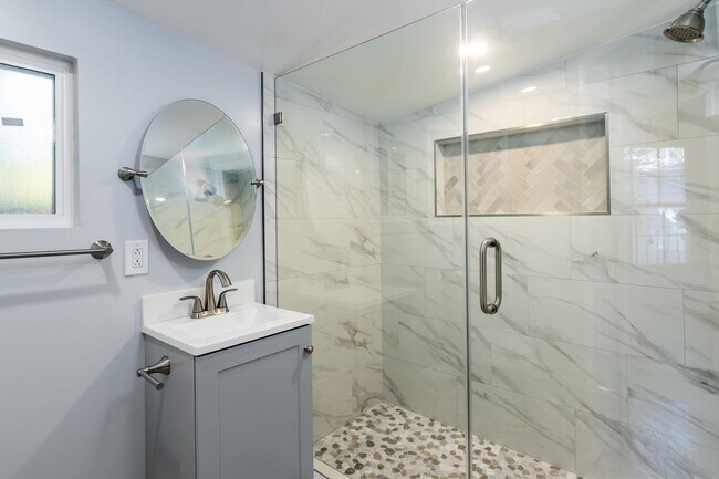 Building Photo - 4668 St Clair Ave