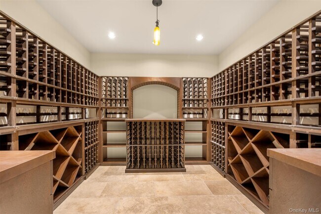 Building Photo - 121 Piping Rock Rd