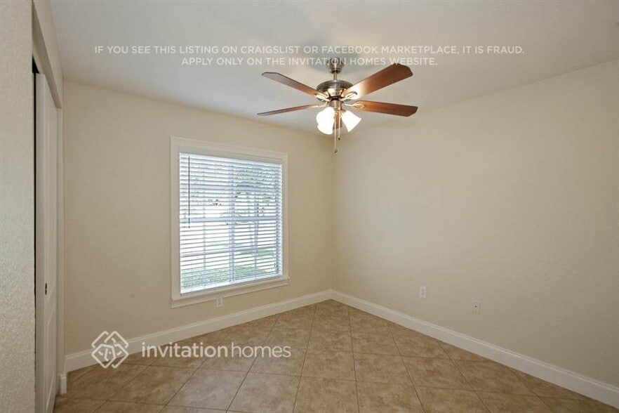 Building Photo - 859 SW 155th Ct