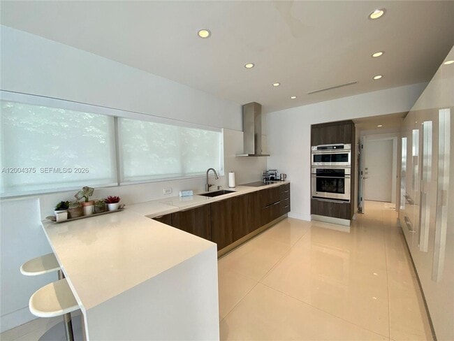 Building Photo - 265 N Shore Dr