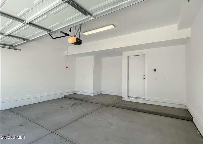 Building Photo - 3215 E Flower St