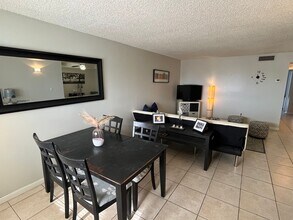 Building Photo - Spacious 1 Bedroom/1,5 Bathroom furnished ...