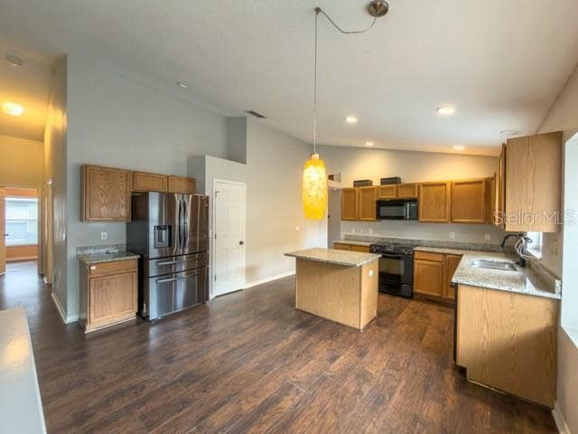 Building Photo - 925 Maple Creek Dr