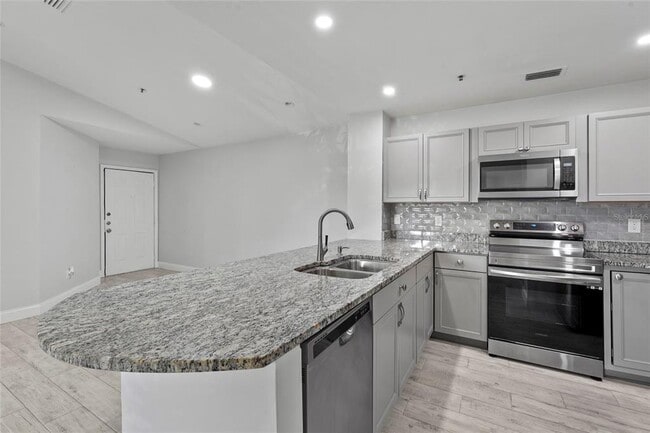 Building Photo - 4045 Crockers Lake Blvd