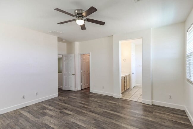 Building Photo - South Summerlin Single Story Pool And Spa Home