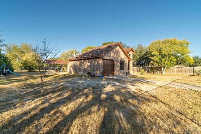 Building Photo - 17 Greenland Cir S