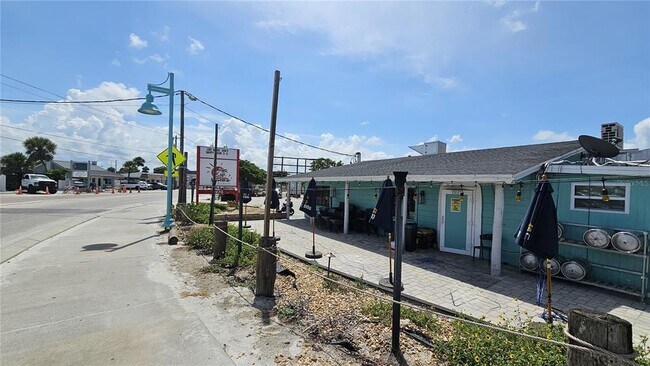 Building Photo - 2950 N Beach Rd
