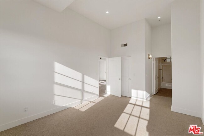 Building Photo - 1225 Armacost Ave