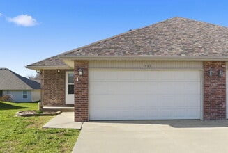 Building Photo - 1127 N Northwood Ave