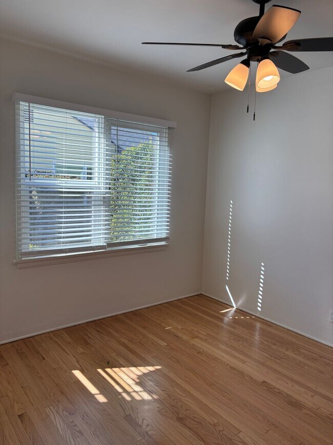 Building Photo - Western, 1151-1153