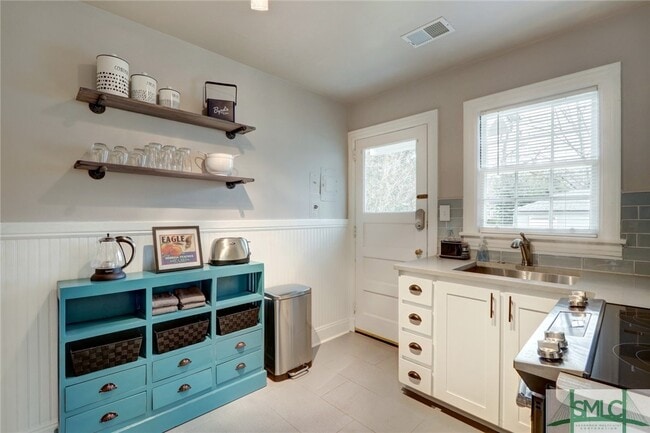 Building Photo - 240 Columbus Dr