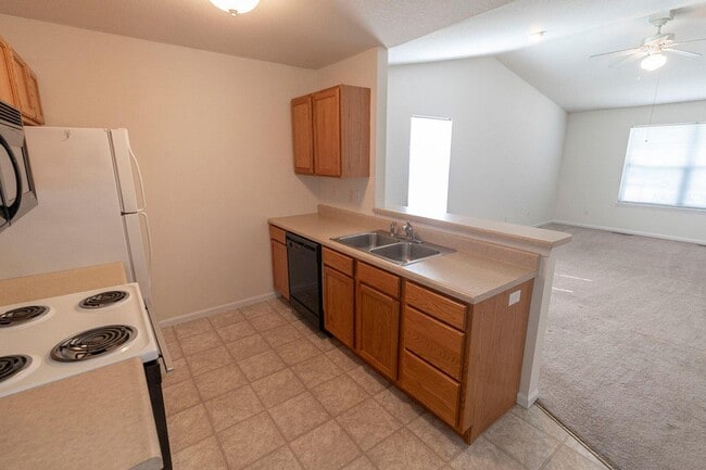 Building Photo - 3324 E St Charles Rd