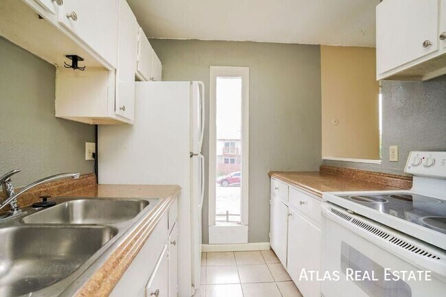 Primary Photo - 4245 Loomis Ave