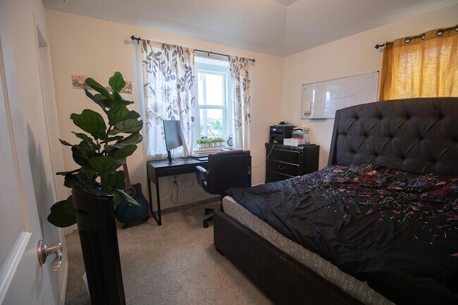 Building Photo - 2105 Ebony Dove St