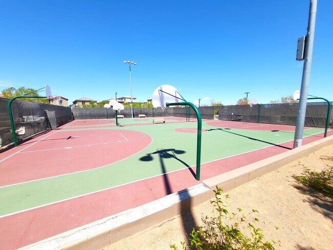 Building Photo - 4 Bedroom House with Community Pool, Baseb...