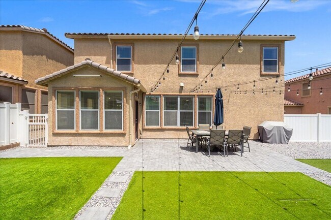 Building Photo - Luxurious, Exceptional Entertaining 5 Bedroom Home Featuring Expansive Indoor-Outdoor Living