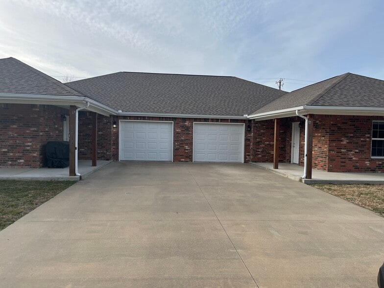 Building Photo - 1614 College Street