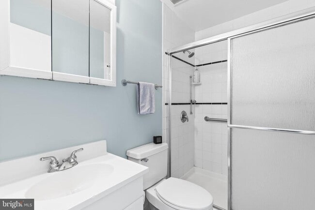 Building Photo - 2216 S Quincy St