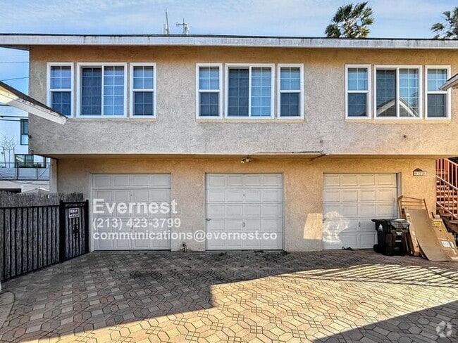 Building Photo - 4612 1/2 Pickford St