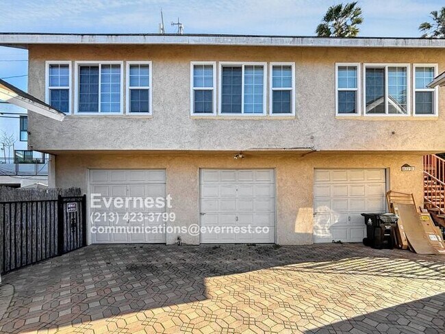 Primary Photo - Charming 2-Bedroom Home with Garage and Ba...