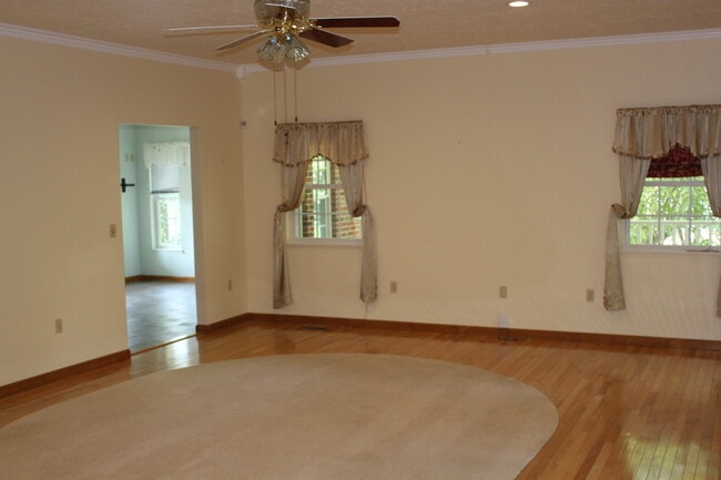 Building Photo - 168 Stewart Hills Dr