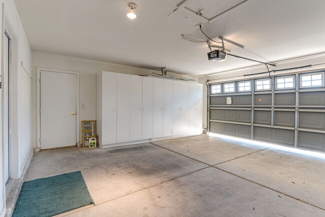 Building Photo - WONDERFUL 3 BEDROOM PLUS DEN 1 STORY HOME. CASITA WITH OWN BATHROOM! GATED COMMUNITY!