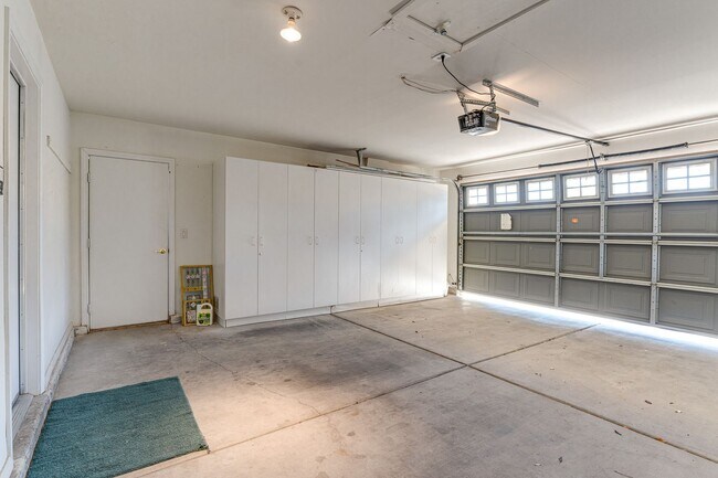 Building Photo - WONDERFUL 3 BEDROOM PLUS DEN 1 STORY HOME....