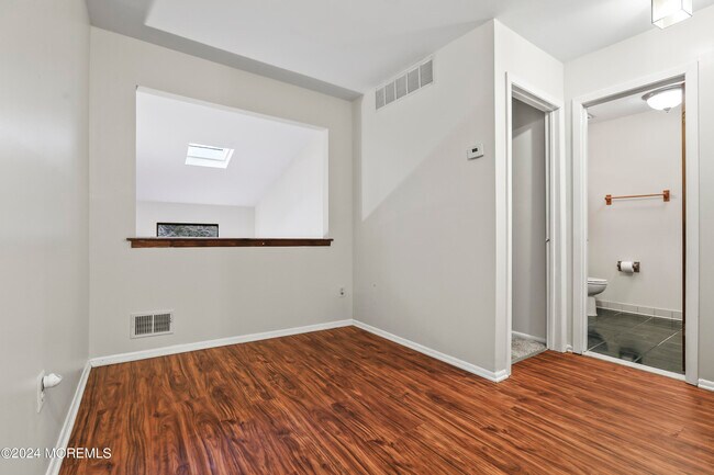 Building Photo - 110 Bowne Ct