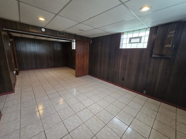 Building Photo - 3 Bedroom Split Entry - Gateway School District