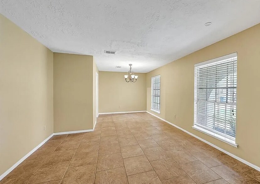 Building Photo - 9611 Crail Dr