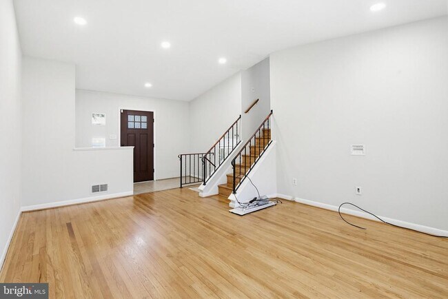 Building Photo - 9717 Hedin Dr