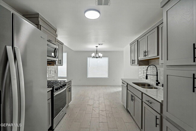 Building Photo - 941 Sandhurst Pl