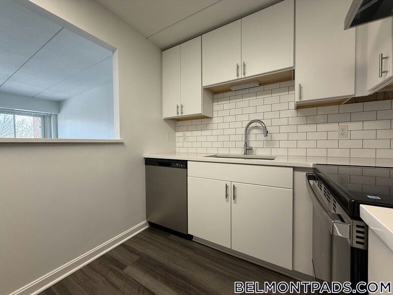 Building Photo - 55 Hill Rd