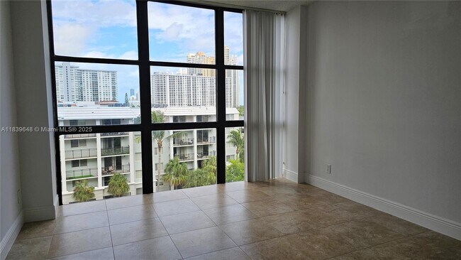 Building Photo - 17021 N Bay Rd