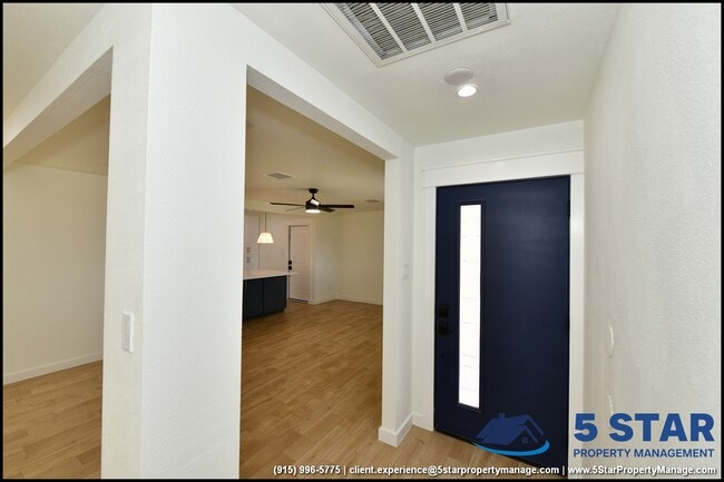 Building Photo - 3217 Wedgewood Dr