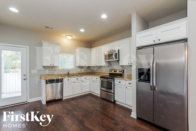 Building Photo - 713 Walnut Crossing Dr