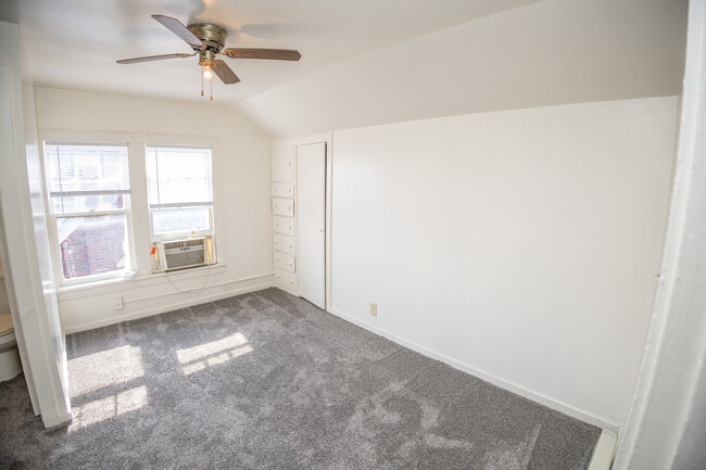 Building Photo - 1214 E Dunklin St