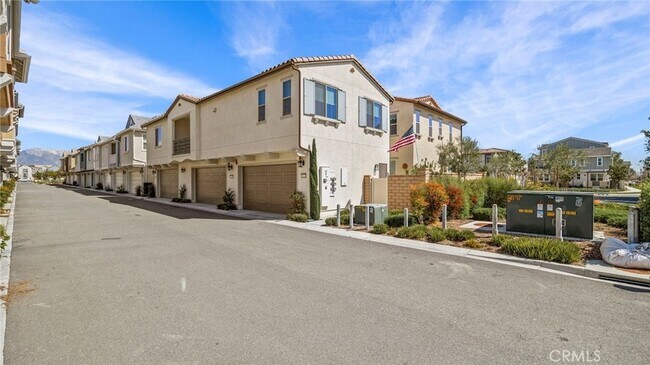 Building Photo - 16282 Meadowhouse Ave