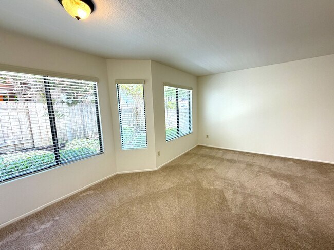 Building Photo - 2060 Coolngreen Ln