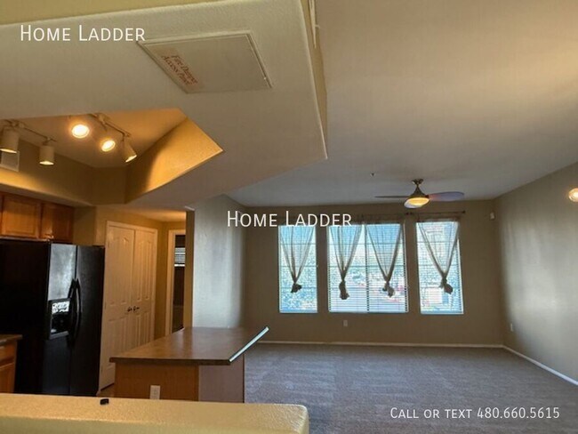 Building Photo - 2402 E 5th St