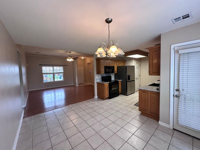 Building Photo - Gorgeous 3-Bedroom Home with Spacious Yard