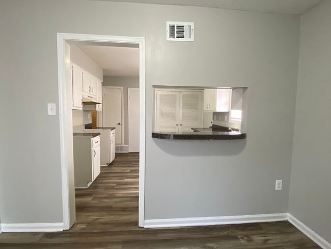 Building Photo - A Joyful 3-Bed Duplex Home!